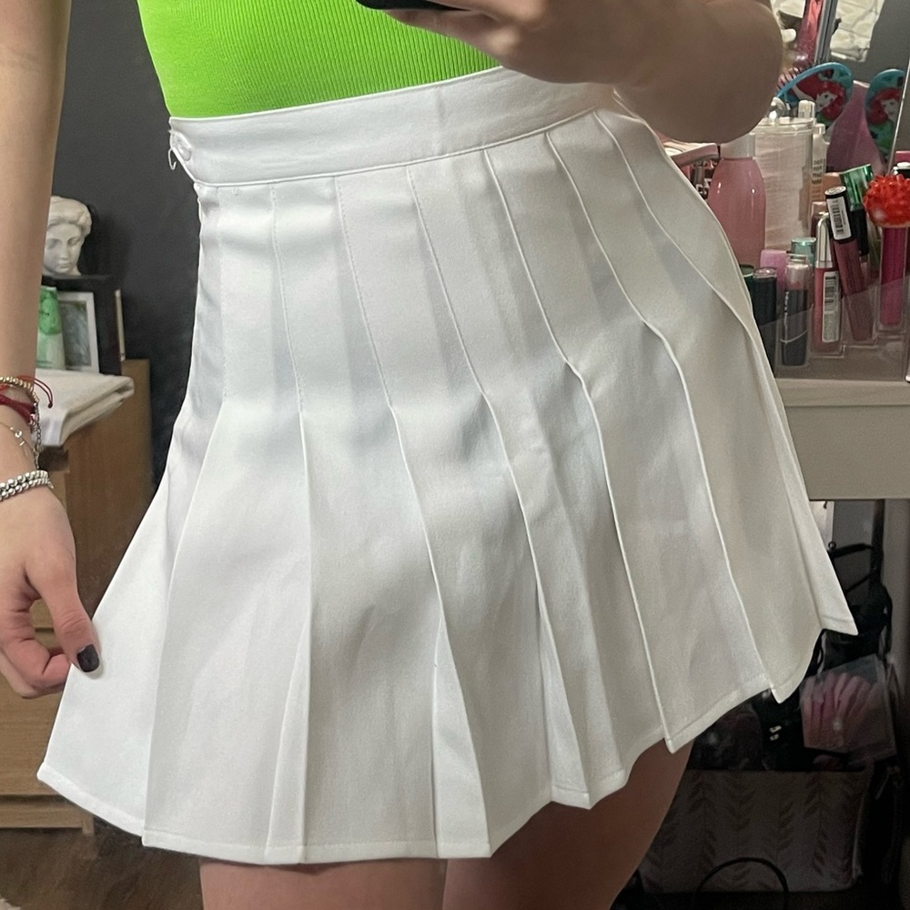 Chinese pleated White Mini Skirt!